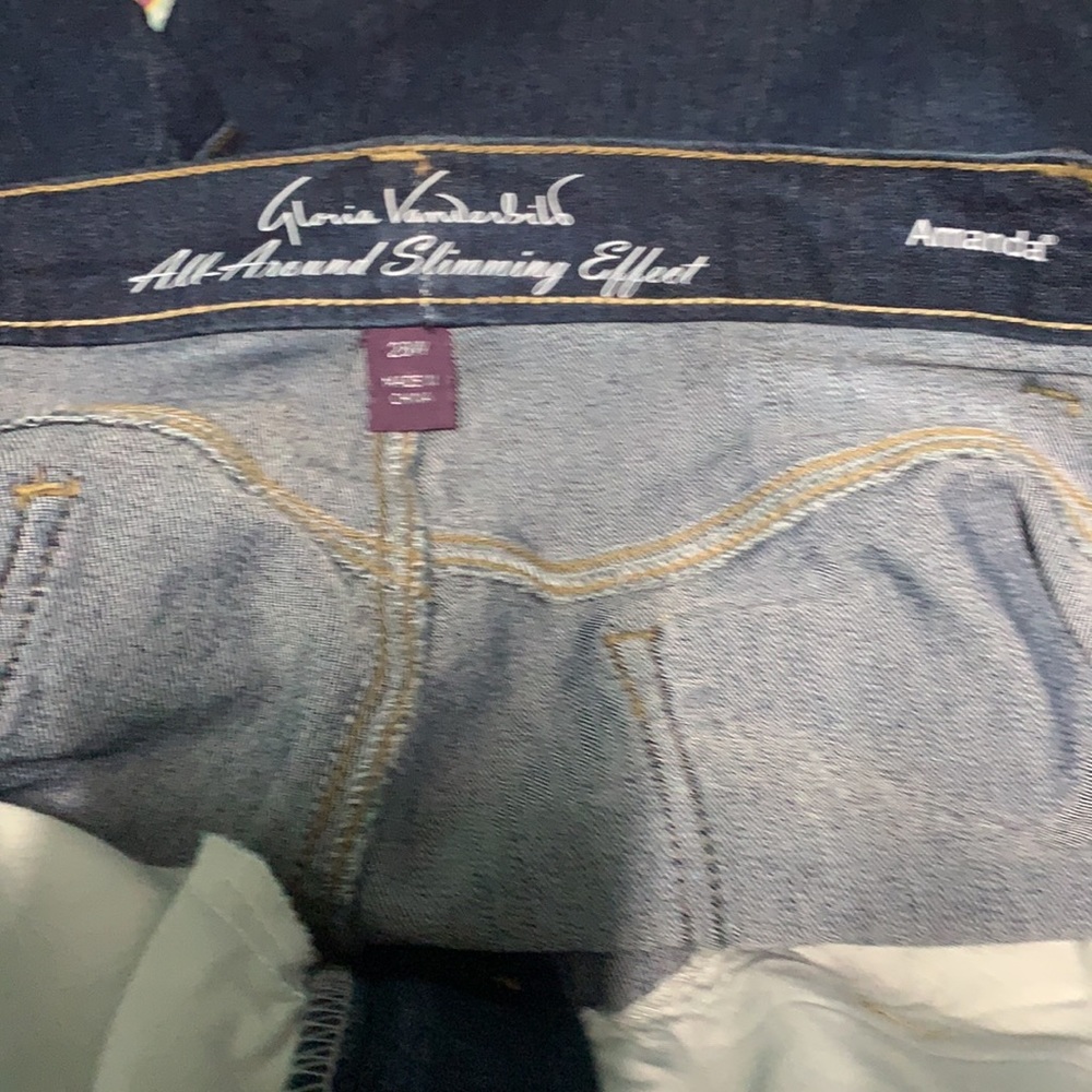 2/$15 Woman’s size 28W Gloria Vanderbilt Amanda Short. Both NWT - Picture 4 of 11